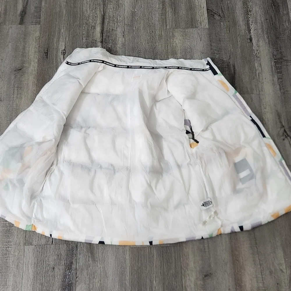 Free People In A‎ Bubble Printed Puffer Vest - Picture 11 of 15